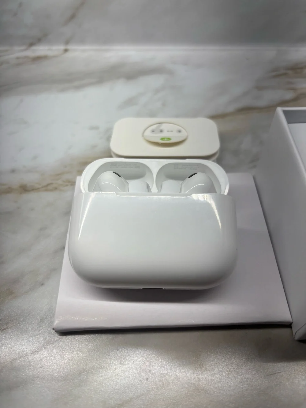 Apple White Wireless Earbuds with Charging Case